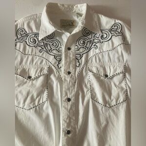 Roper SZ L longsleeve Cowboy shirt with Black Embroiderey 100%cotton.Vintage